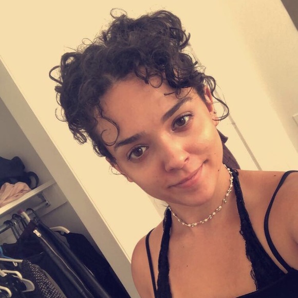 Meet your Posher, Alison - Picture 1 of 1